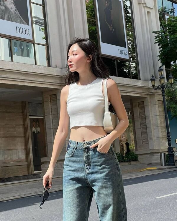 Phối đồ nữ cho mùa hè với set đồ croptop phối cùng quần ống rộng